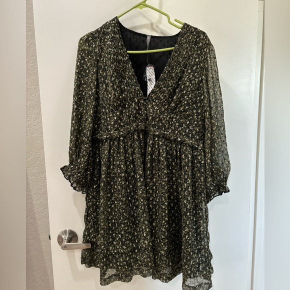 Urban Outfitters Chiffon Metallic Green/Black/Gold Long Sleeve Dress - Picture 2 of 5